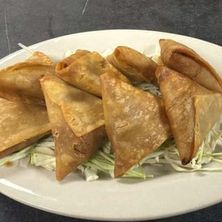 Onion Samosa 8 Pcs